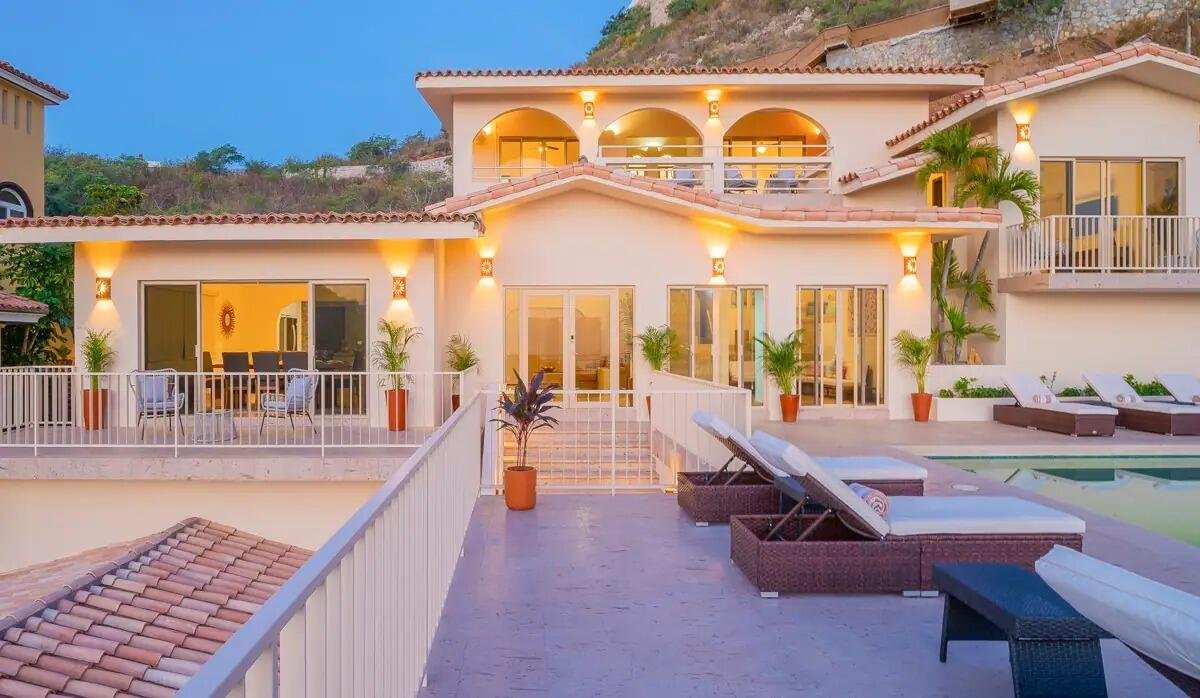 Cabo San Lucas Pedregal Csl Casa LA PIรATA A luxury villa located in the exclusive Pedregal Cabo San Lucas. Perfect as a private residence or a high-end vacation rental, this villa offers an exceptional combination of comfort, style, privacy, and location.The villa features 8 bedrooms including a service room (as an independent apartment suite), 8.5 bathrooms, and 13 beds.Fully furnished and equipped with top-quality finishes, providing a turnkey experience.Every detail has been thoughtfully crafted to create an exceptional space for family gatherings and entertaining. The expansive terrace includes a great swimming pool, 2 jacuzzi, bar, 2 BBQ station, 2 fire pits, and multiple lounge areas, to enjoy the very best of Cabo living The interiors feature cozy and elegant living spaces, including a inside bar, games room, media room and impeccable design in every corner Fully furnished and equipped, representing an outstanding opportunity. With its exceptional design, amenities, and location, this villa embodies the best of the Baja lifestyle for sale