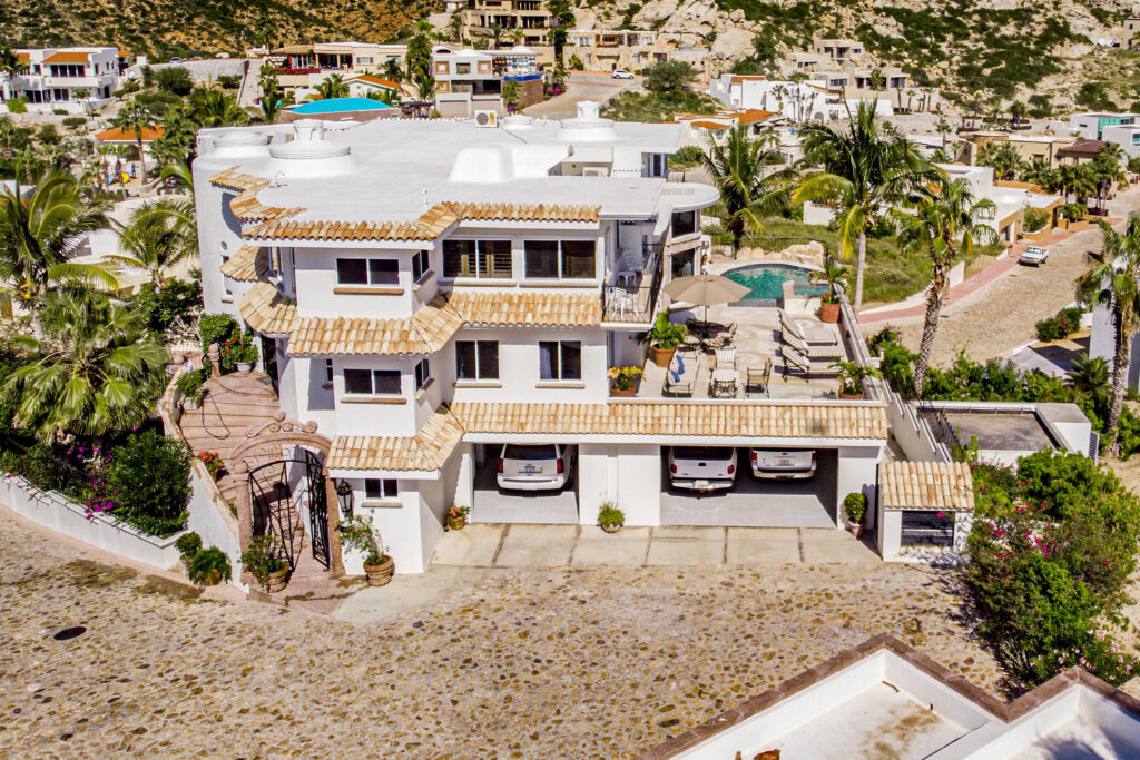 Cabo San Lucas Pedregal Csl Outstanding investment opportunity with an exceptional rental history!This iconic Cabo residence is a true Pedregal classic—a gorgeous, custom, multi-level villa offering expansive spaces, luxurious finishes, and unforgettable Pacific Ocean – De La Alegria, Cabo San Lucas, BS