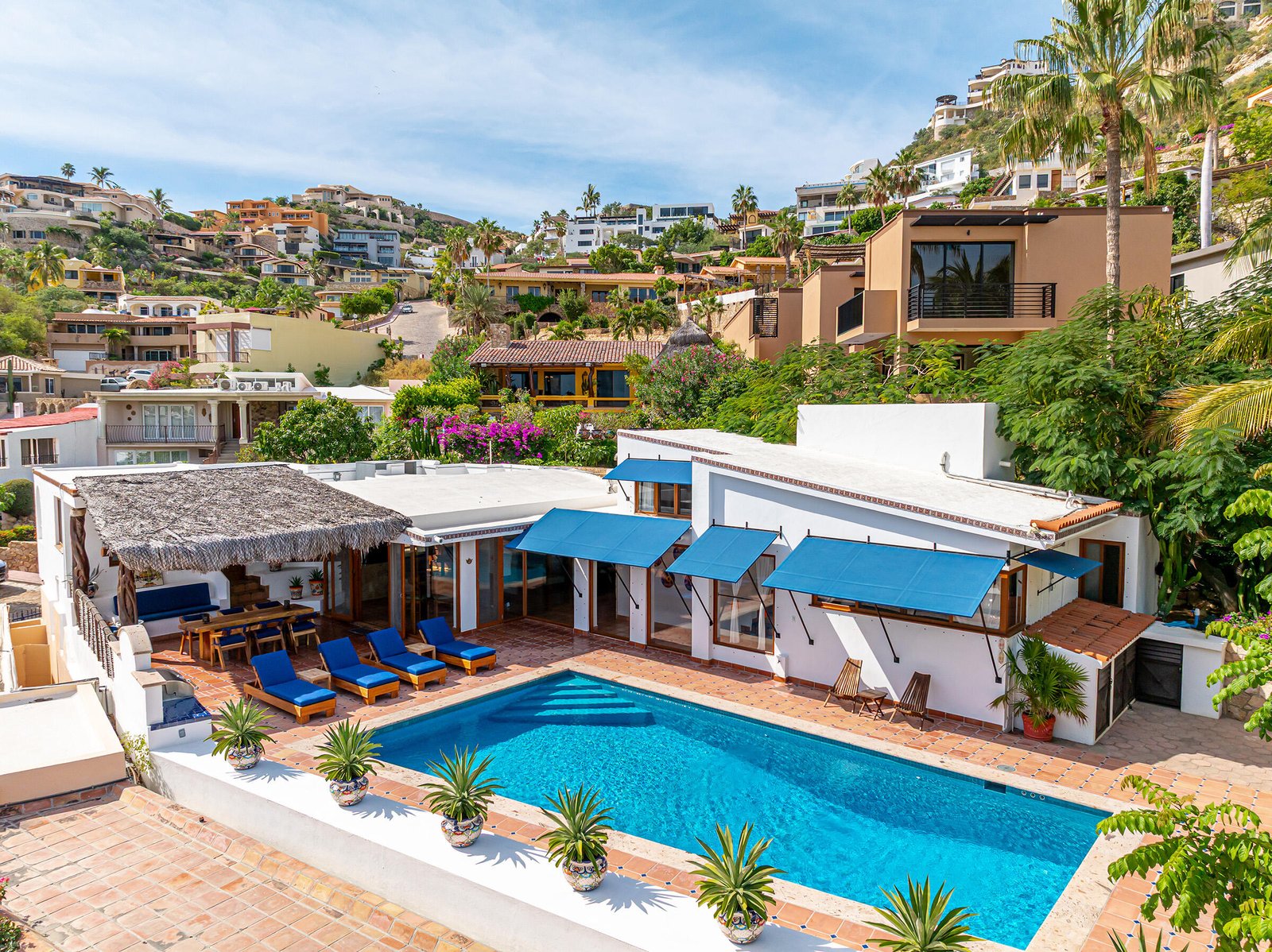 Cabo San Lucas Pedregal Csl Introducing La Casa de la Familia Decker (Villa Agave Azul). An exceptional 3-bed, 3.5-bath residence located in the prestigious gated community of Pedregal, Cabo San Lucas. Perfectly positioned just minutes from the main gate, Marina, and downtown. Tastefully designed for relaxed coastal living, it offers an open layout connecting the living, dining, and kitchen areas to a spacious outdoor covered terrace which includes a functional BBQ area. Enjoy a 484 SqFt pool, large Jacuzzi/spa, and lush tropical landscaping that creates a private, peaceful retreat. Perfect for relaxing, entertaining and enjoying time with family and friends. La Casa de la familia Decker (Villa Agave Azul) is a unique opportunity, Ideal as a full-time residence, vacation getaway, or strong rental investment. – Loma Bonita, Cabo San Lucas, BS