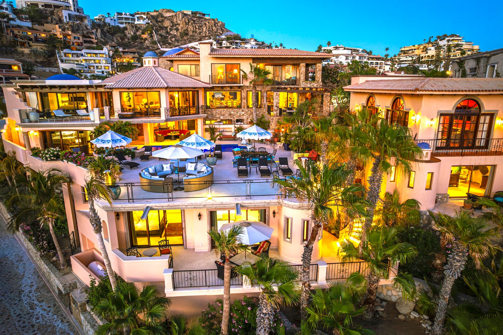 Cabo San Lucas Pedregal Csl Casa LA PIรATA A luxury villa located in the exclusive Pedregal Cabo San Lucas. Perfect as a private residence or a high-end vacation rental, this villa offers an exceptional combination of comfort, style, privacy, and location.The villa features 8 bedrooms including a service room (as an independent apartment suite), 8.5 bathrooms, and 13 beds.Fully furnished and equipped with top-quality finishes, providing a turnkey experience.Every detail has been thoughtfully crafted to create an exceptional space for family gatherings and entertaining. The expansive terrace includes a great swimming pool, 2 jacuzzi, bar, 2 BBQ station, 2 fire pits, and multiple lounge areas, to enjoy the very best of Cabo living The interiors feature cozy and elegant living spaces, including a inside bar, games room, media room and impeccable design in every corner Fully furnished and equipped, representing an outstanding opportunity. With its exceptional design, amenities, and location, this villa embodies the best of the Baja lifestyle for sale