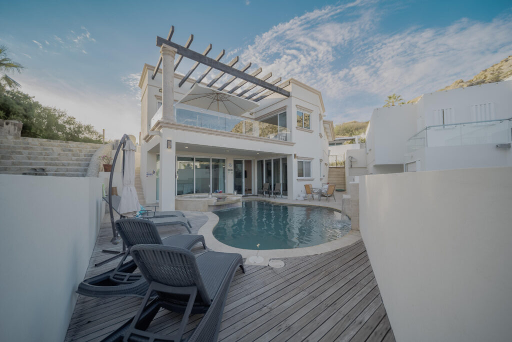 Cabo San Lucas Pedregal Csl Welcome to your cozy piece of paradise in the heart of Pedregal! This lovely 4-bedroom, 3-bathroom home is full of classic Mexican charm. Beautifully maintained, the house has a warm, cheerful energy that makes you feel right at home the moment you walk through the door.Enjoy relaxing afternoons and stunning Marina – Villa Montana, Cabo San Lucas, Cabo San Lucas, BS