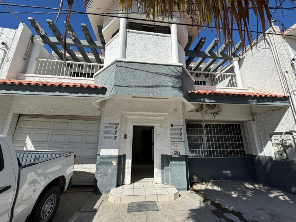 Cabo San Lucas Centro-Csl North This is one of the few properties still located in the heart of Cabo San Lucas.This property boasts an excellent location in Cabo San Lucas, BCS. Just 1 km from the marina, it offers easy access to various shops, a hospital, a school, and excellent connectivity via the main avenues.Property listed at – 6 C. Félix Ortega, Cabo San Lucas, BS